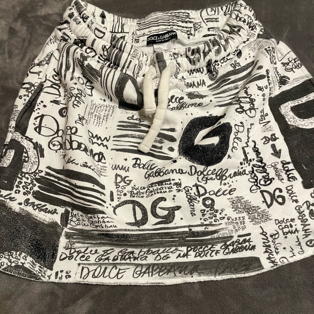 dolce & gabbana graffiti mini skirt. cream & black. size medium 8/10